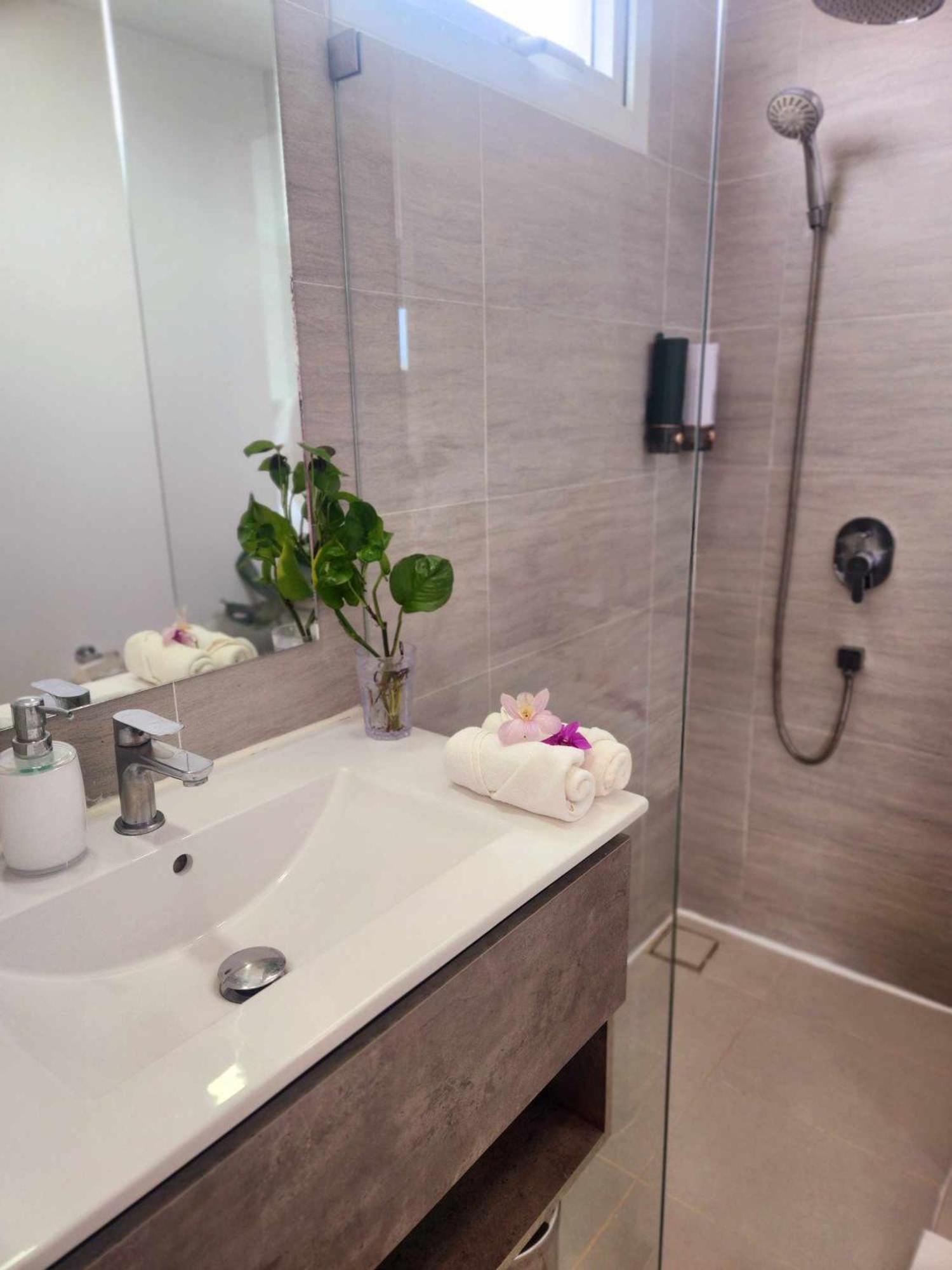 ทีพักติดหาดแหลม​แม่พิมพ์​Mantra Condo​ Rayong​ Ban Ang エクステリア 写真